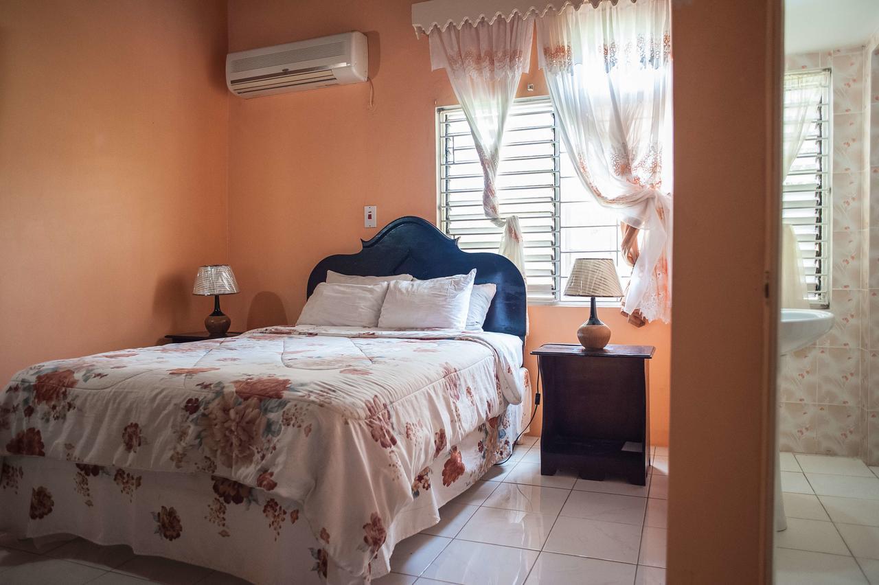 Diamond Villa Guest House Montego Bay Exterior foto
